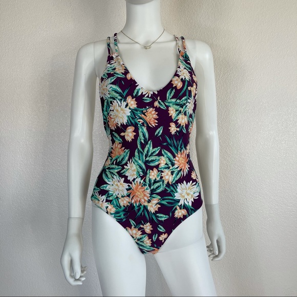 One piece XS floral swimsuit - Picture 10 of 12